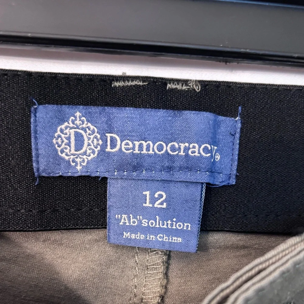 Democracy Jeans - Picture 2 of 3
